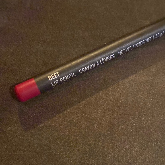 MAC Beet Lip Pencil - Picture 2 of 3